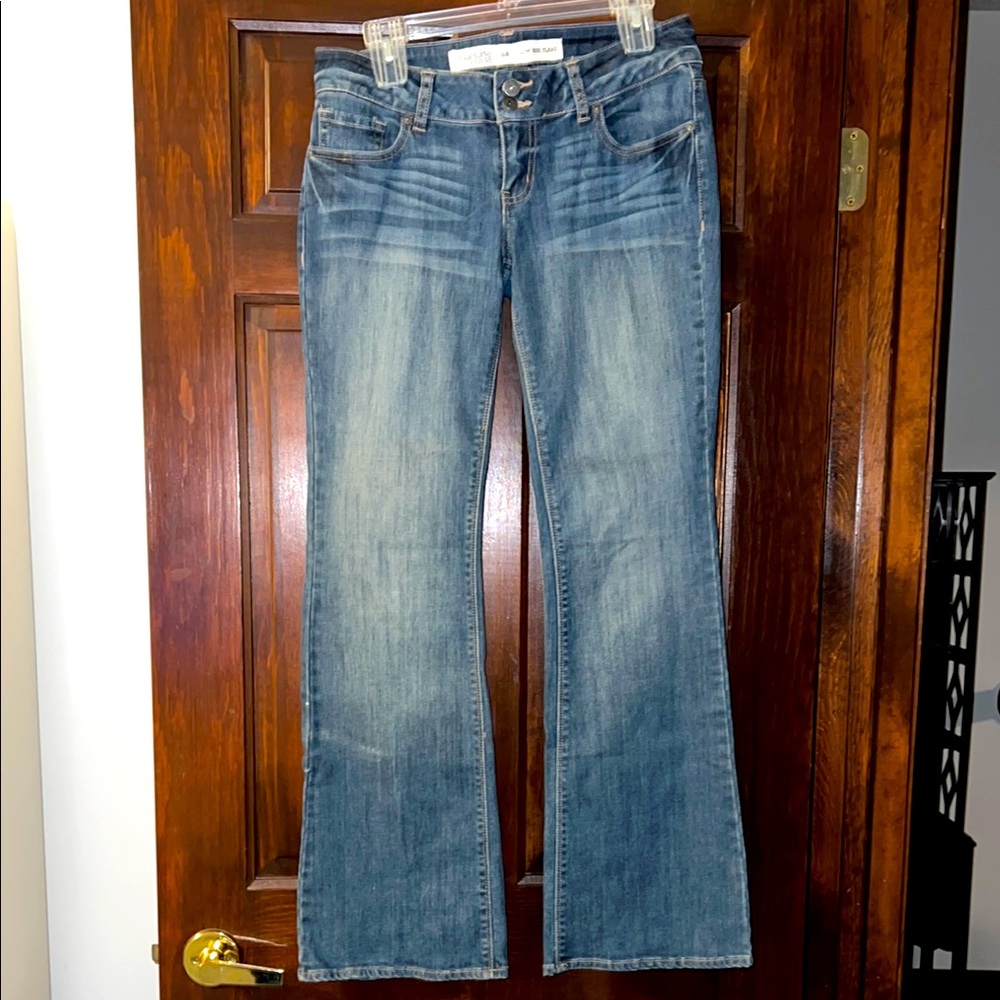 Charlotte Russe Size 6 Low Rise Flate Jean